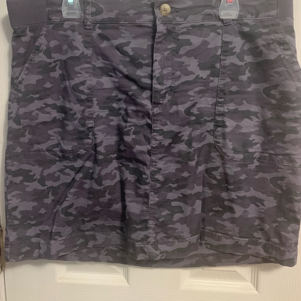 Gray/ purple camo skort.